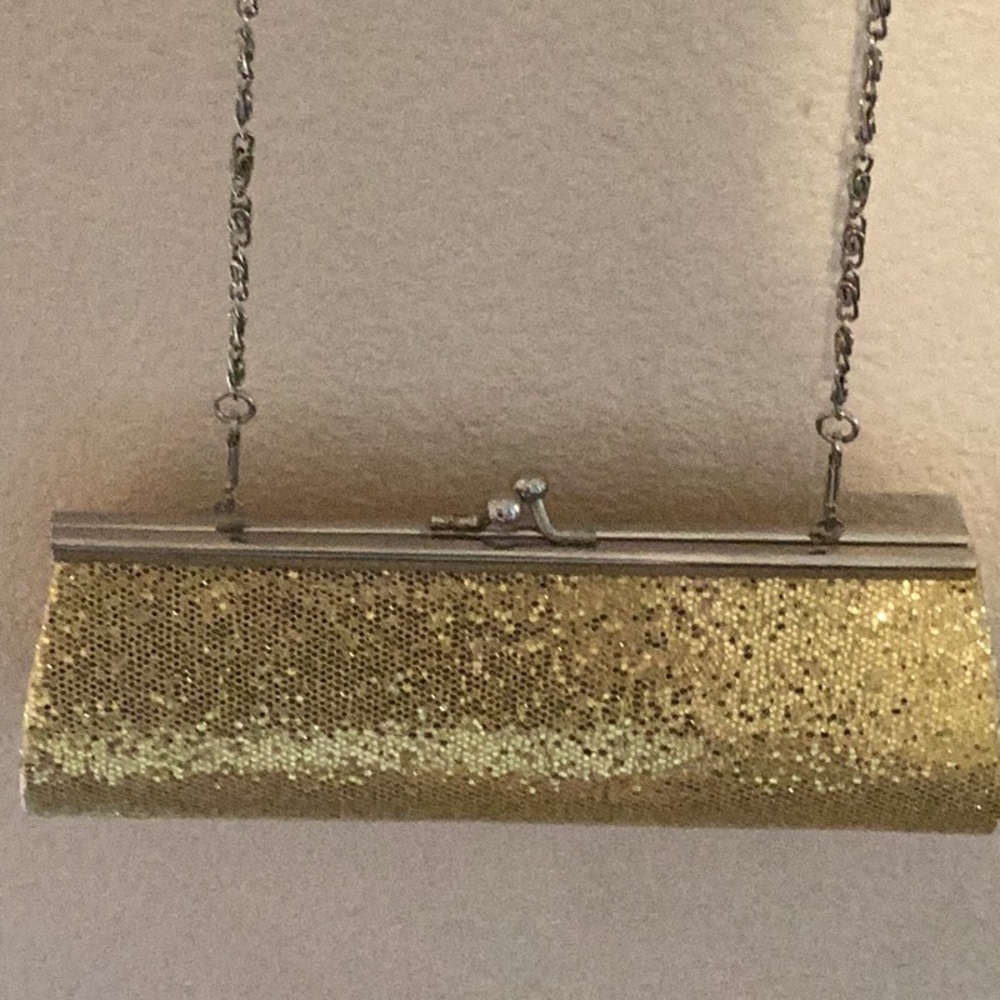 Sparkling gold clutch bag with a chain strap